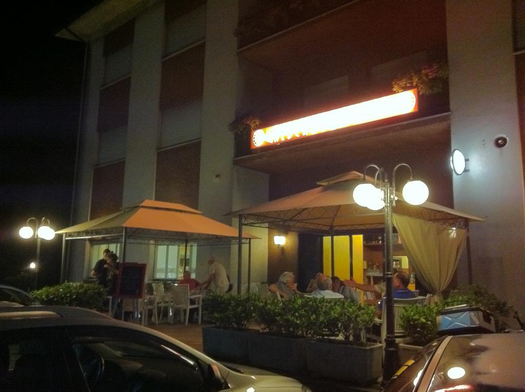 Albergo Cristallo Cittiglio Exterior foto